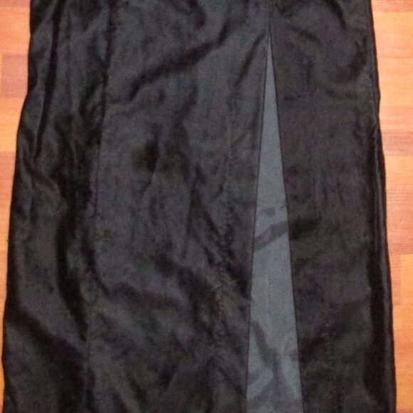 Black Velvet Slim Fitting Dress Gown - Sz 9 - Vintage - Picture 9 of 9